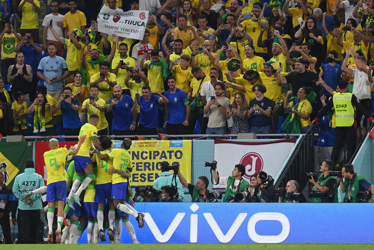 Brasil vence a Suiza con un golazo de Casemiro y clasifica a octavos de final del Mundial