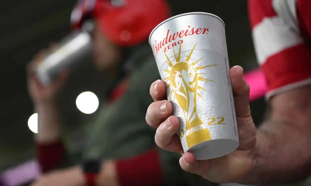 Budweiser regalará al país ganador la cerveza que no puede vender en el Mundial