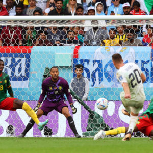 Camerún y Serbia protagonizan feria de goles poco provechosa para ambos