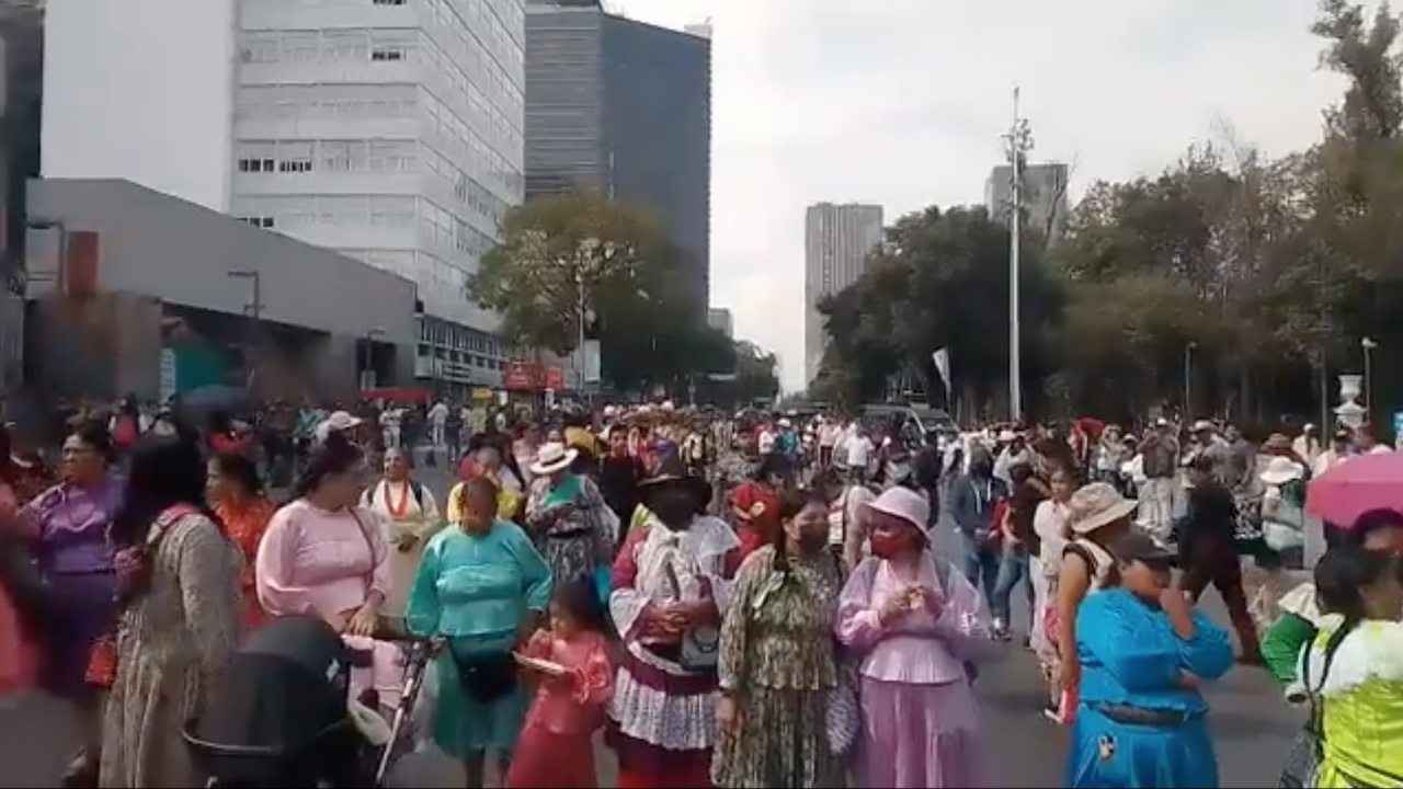 Movilización provoca el cierre de la Avenida Juárez, en la CDMX