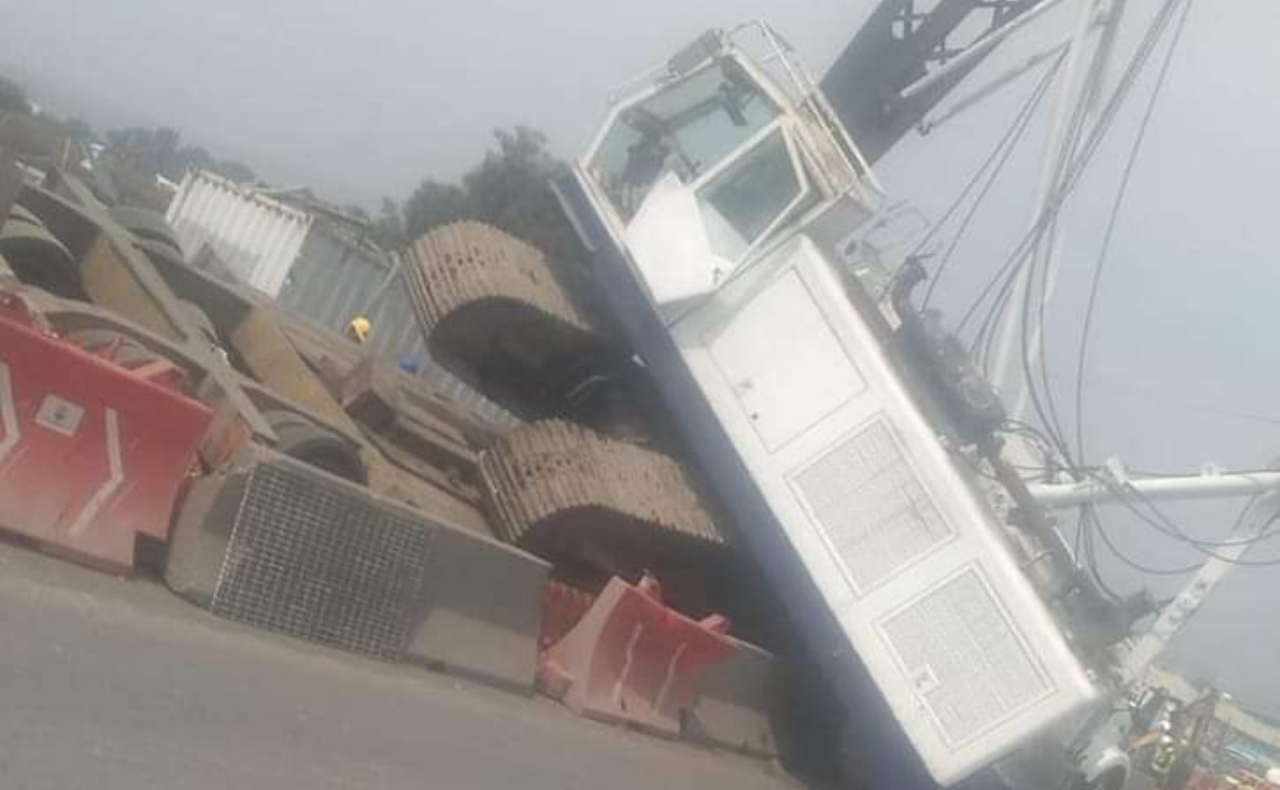 Accidente de grúa provoca carga vial en la carretera federal México-Cuautla
