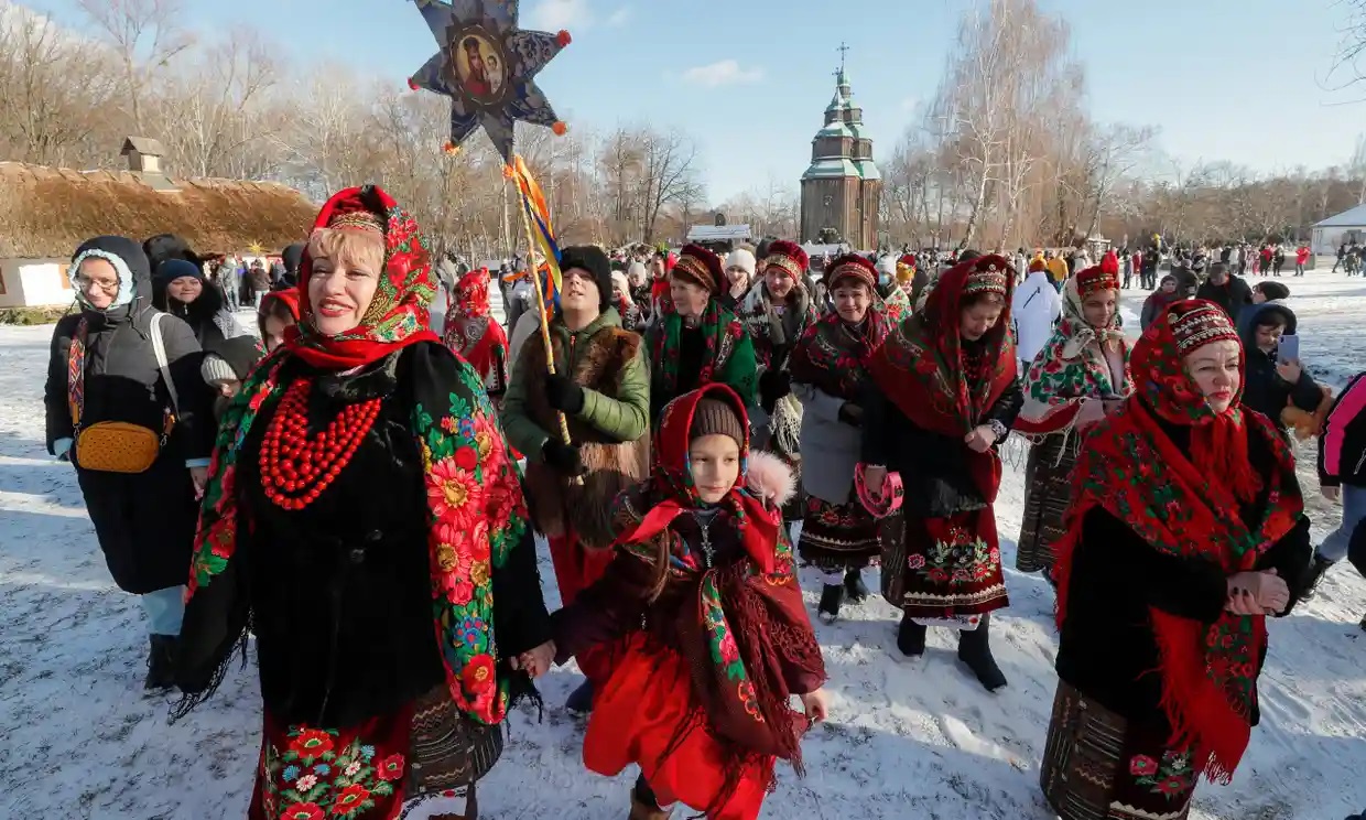 La iglesia ortodoxa de Ucrania permite a los fieles celebrar la Navidad el 25 de diciembre