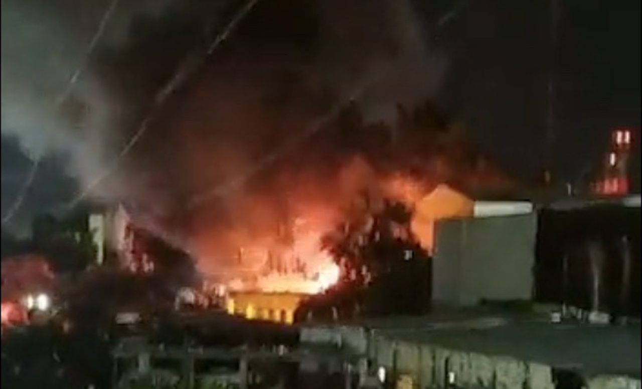 Pirotecnia causa incendio en Playa del Carmen, Quintana Roo