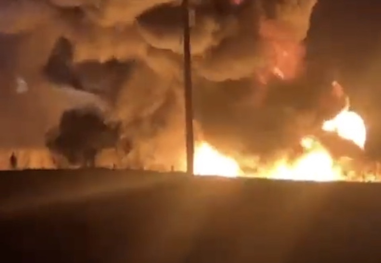 Un incendio consume fábrica en Loma Bonita, Tijuana