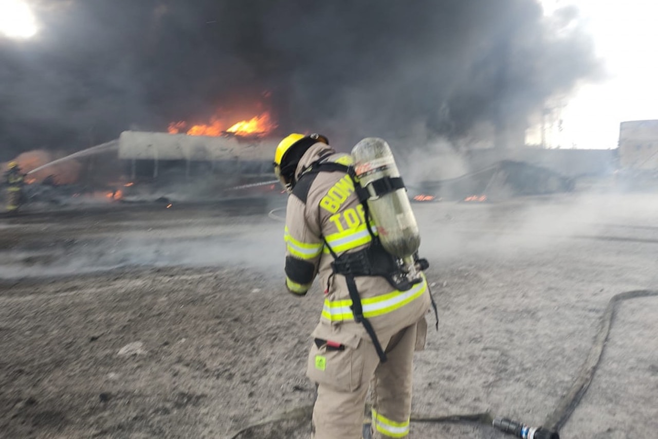 Incendio en fábrica de ropa deja al menos un muerto en Torreón, Coahuila