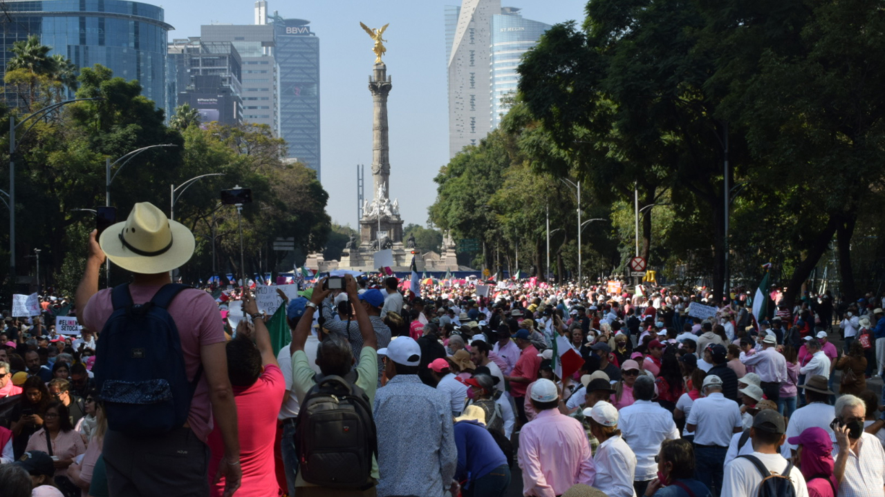PRI hace espot con la marcha en defensa del INE y asegura que frenará reforma electoral