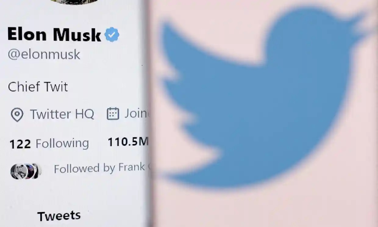 Musk se autodesigna CEO de Twitter mientras los empleados se preparan para los despidos masivos