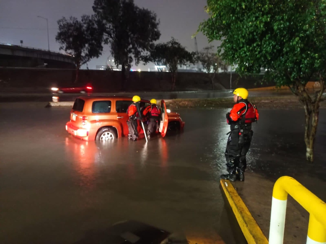 Dos personas permanecen desaparecidas tras ser arrastradas por la lluvia en Tijuana