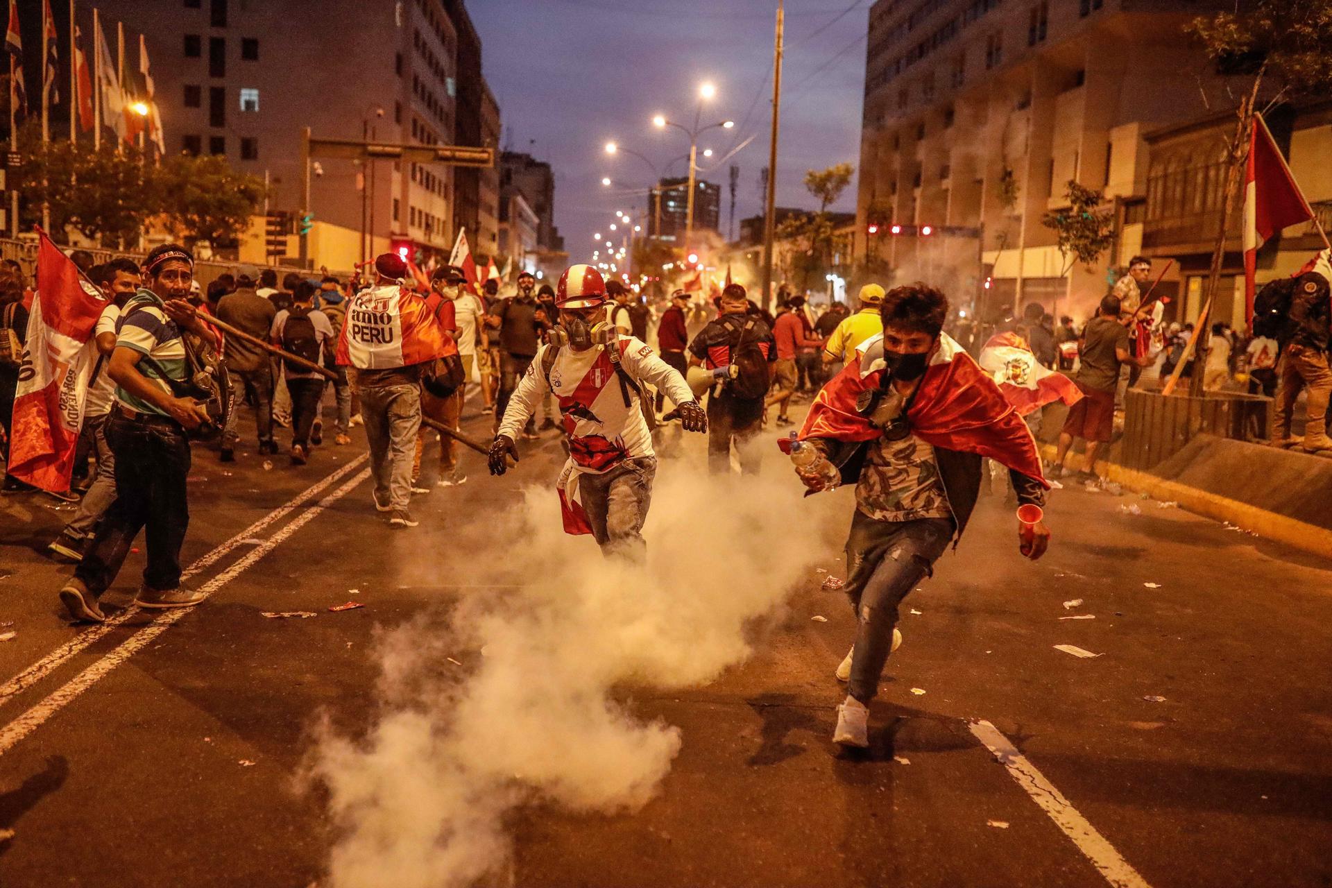 Human Rights Watch pide a Perú que investigue las muertes de manifestantes