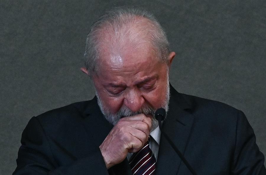 Lula reivindica la democracia entre lágrimas al recibir el diploma de presidente