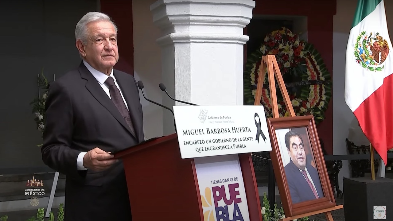 AMLO revela que Miguel Barbosa ideó la marcha de apoyo a su gobierno