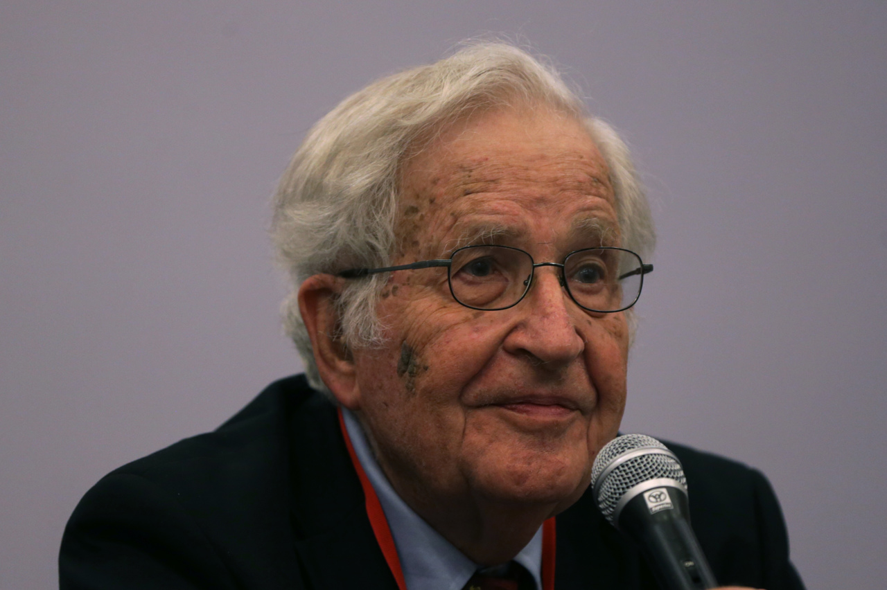 Chomsky equipara la invasión a Ucrania con la de Hitler a Polonia o la de EU a Irak