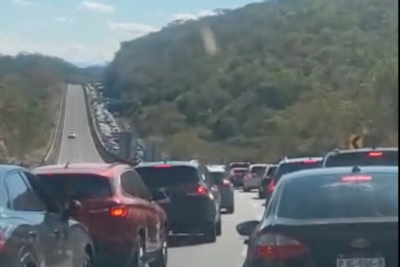 Accidente en la Cuernavaca-Acapulco provoca alta carga vehicular en la vialidad