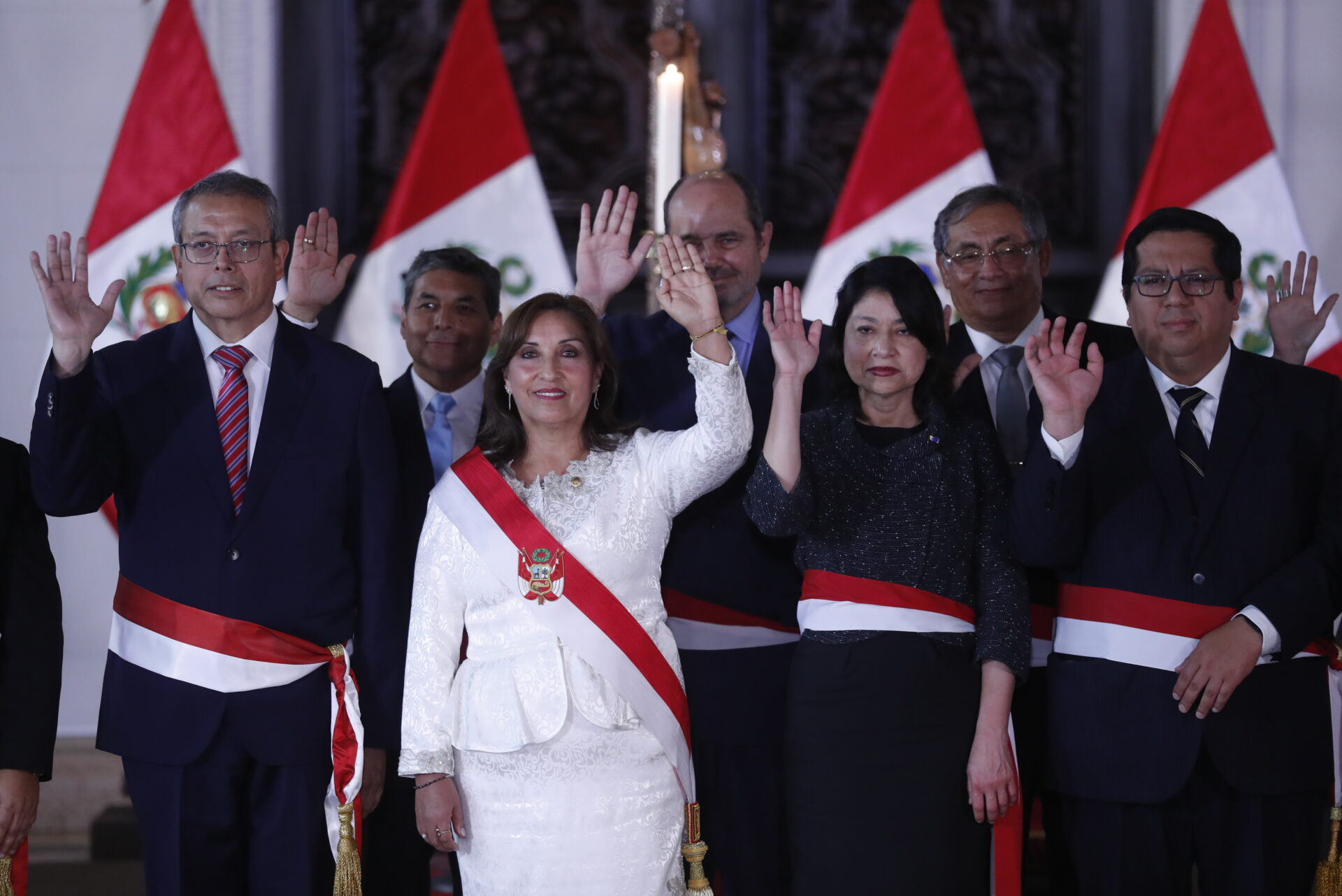 La presidenta de Perú toma protesta a su gabinete