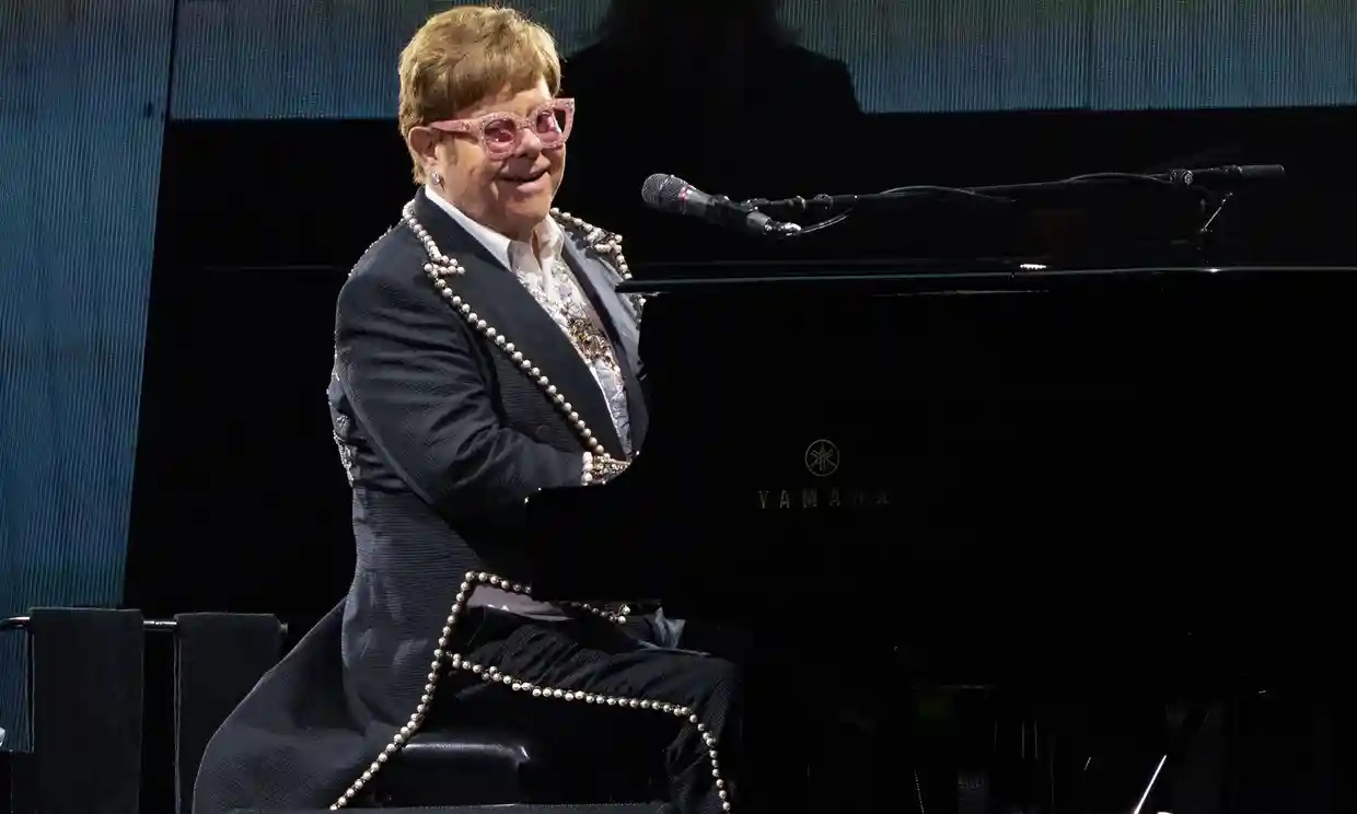 Elton John deja Twitter debido a un cambio que ‘permite que prospere la desinformación’