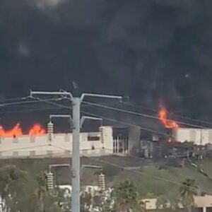 Incendio consume una fábrica de plásticos en el Parque Industrial de Tijuana
