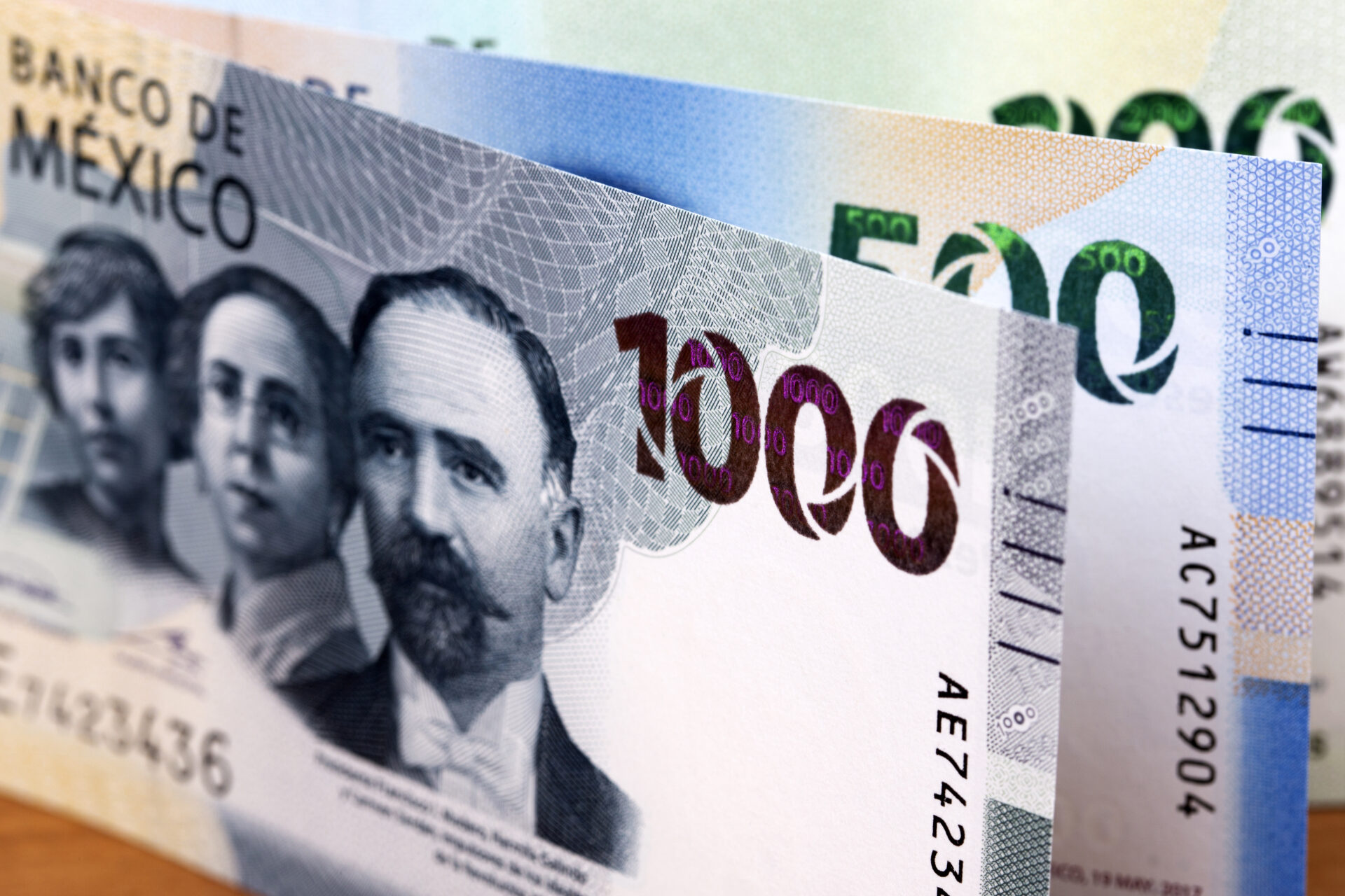 ¿Por qué se le llama peso a la moneda mexicana?