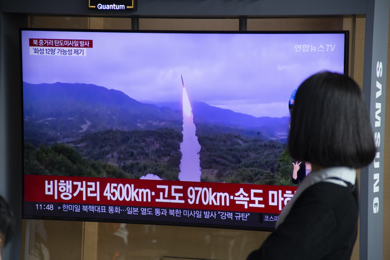 Corea del Norte vuelve a lanza un misil balístico al mar de Japón
