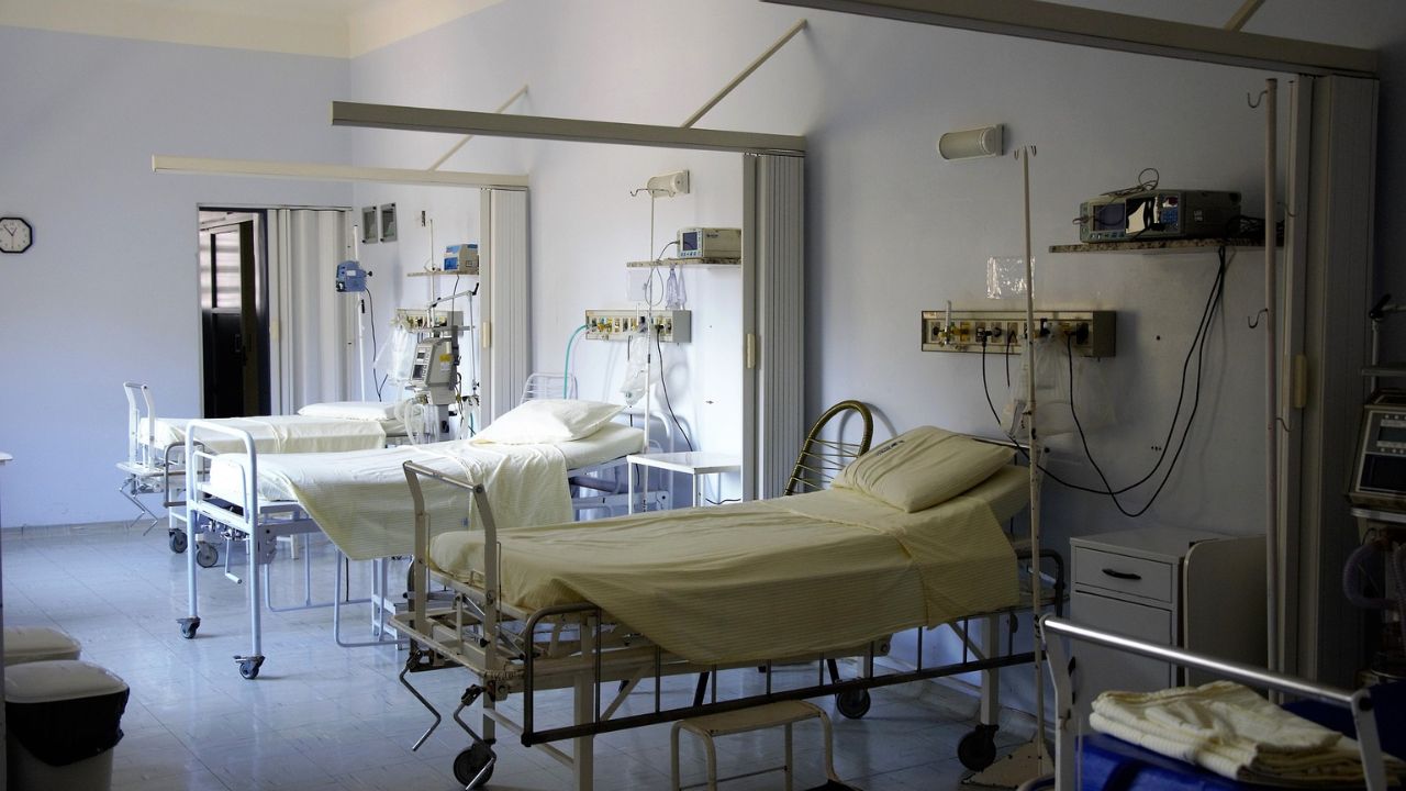 Dueño del Hospital Santé es detenido por casos de meningitis en Durango