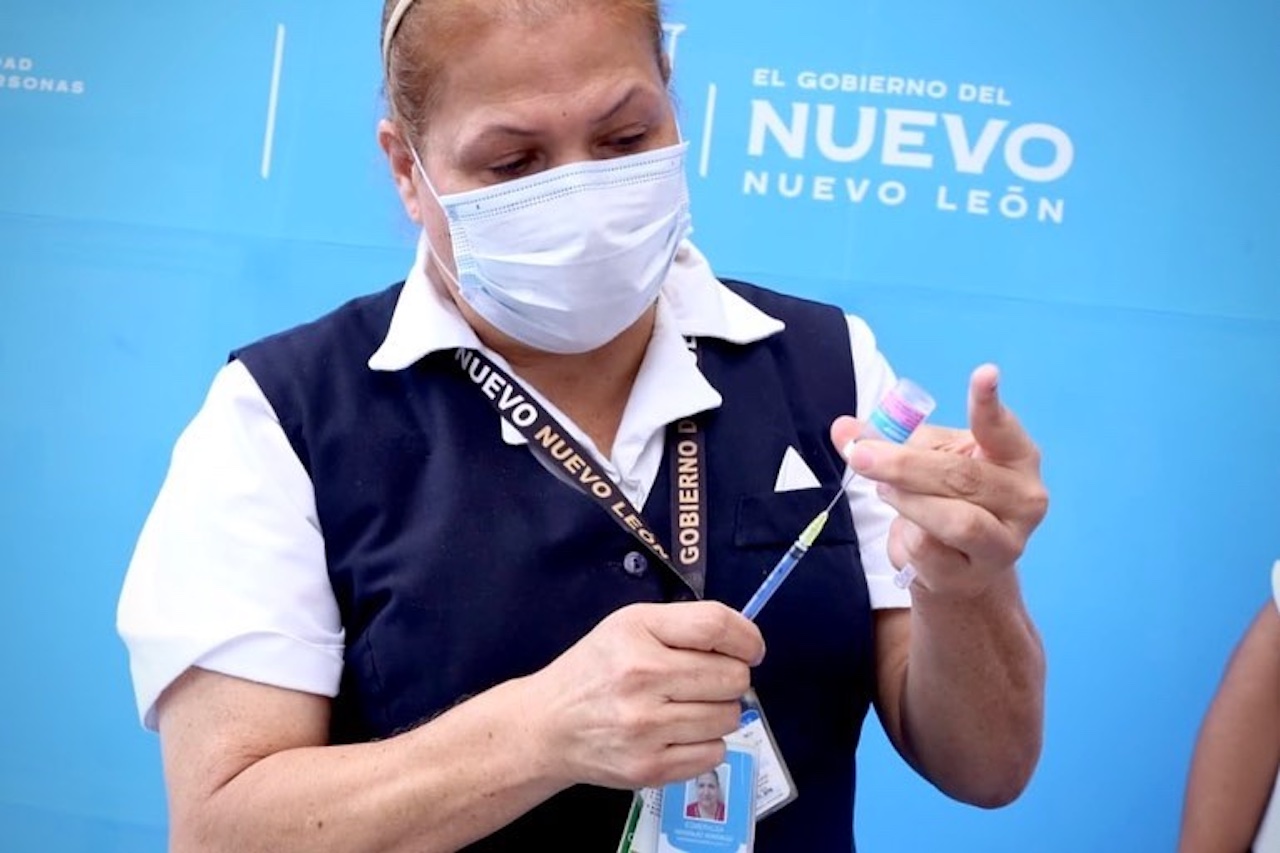 Nuevo León retoma el uso obligatorio de cubrebocas en espacios cerrados