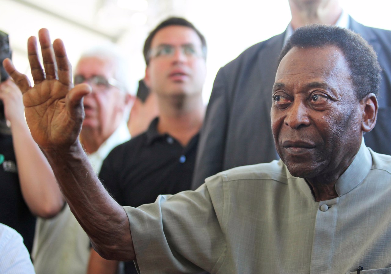 La salud de Pelé mejora: está consciente y sin nuevas complicaciones