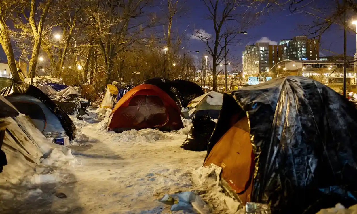 Los refugios de EU registran una afluencia de personas sin hogar que buscan ayuda en medio de un invierno ‘potencialmente fatal’