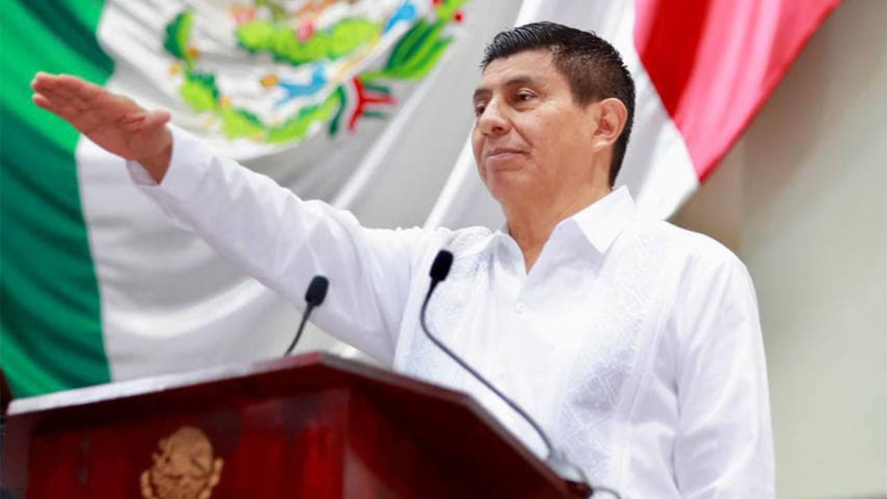 Salomón Jara asume como gobernador de Oaxaca: ‘Se acabaron los privilegios’