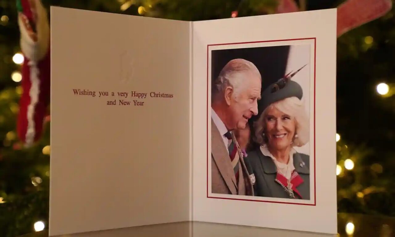 ¿No recibiste la tarjeta del rey Carlos y Camila? Esto es lo que te perdiste y lo más destacado de las tarjetas de Navidad pasadas