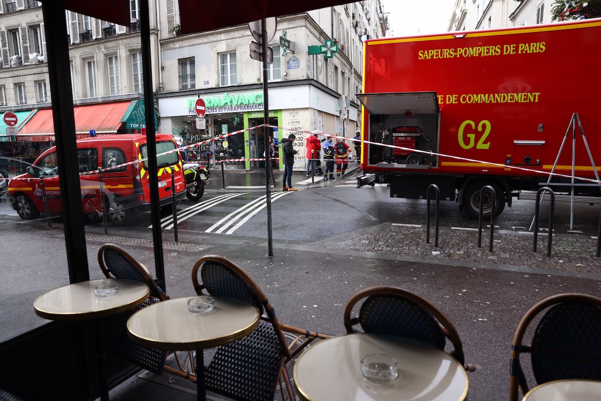 Tiroteo en París, Francia, deja tres muertos; detienen al atacante