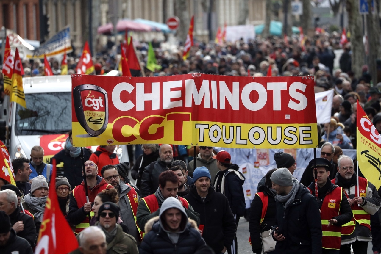 Francia vive segunda jornada de protestas masivas contra la reforma de pensiones