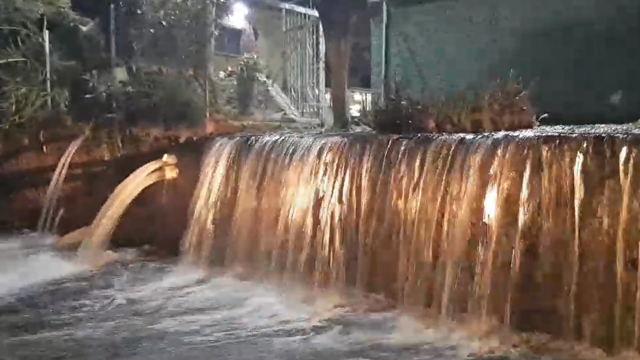 Megafuga de agua en Ecatepec, Edomex, deja 15 viviendas afectadas