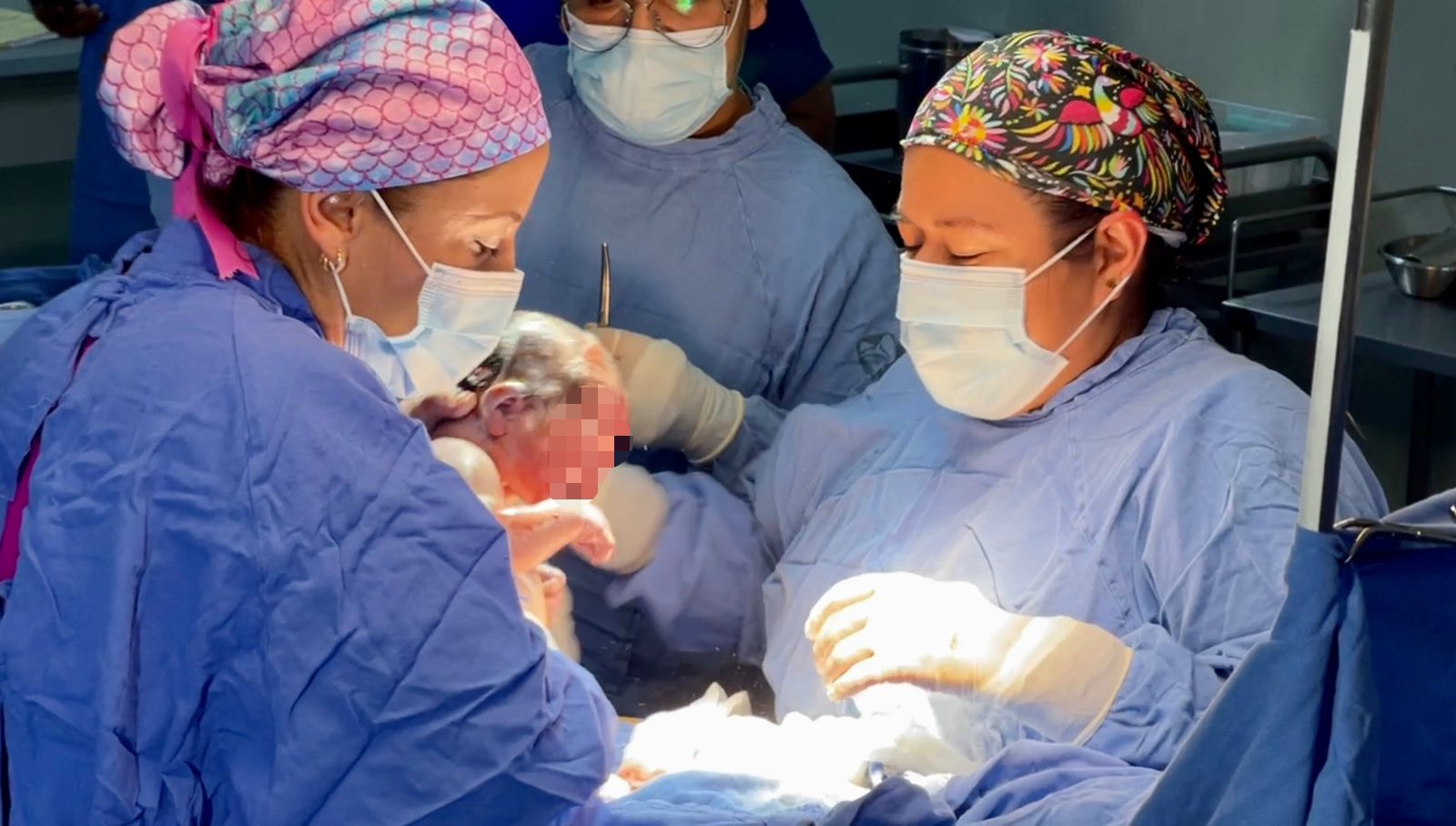 ¡Fue niño! El primer bebé de 2023 nació en hospital del IMSS de la CDMX