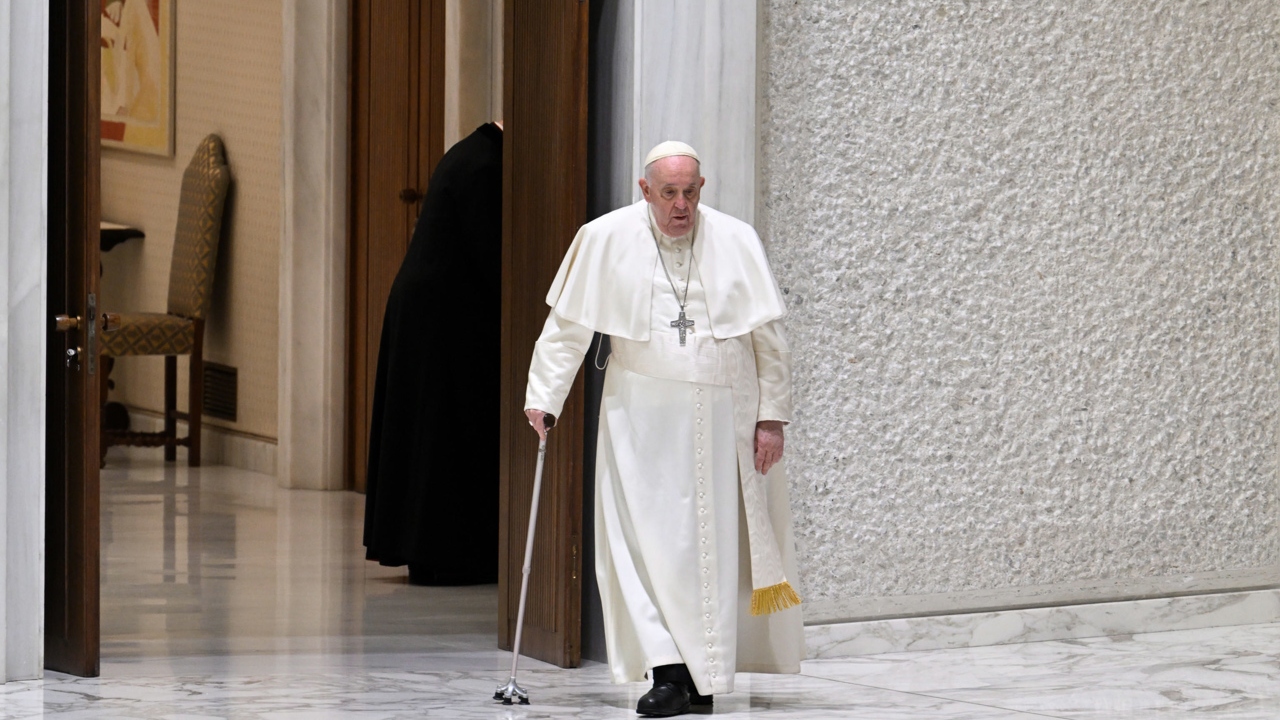 ‘Ser homosexual no es un delito, pero sí pecado’, dice el papa Francisco