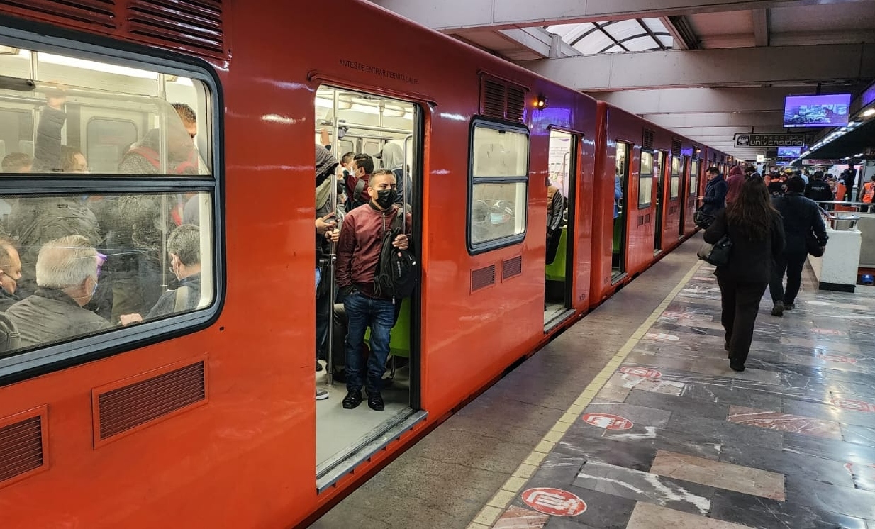 ‘Estamos con miedo, pero es el transporte más rápido’: usuarios vuelven a la Línea 3 del Metro