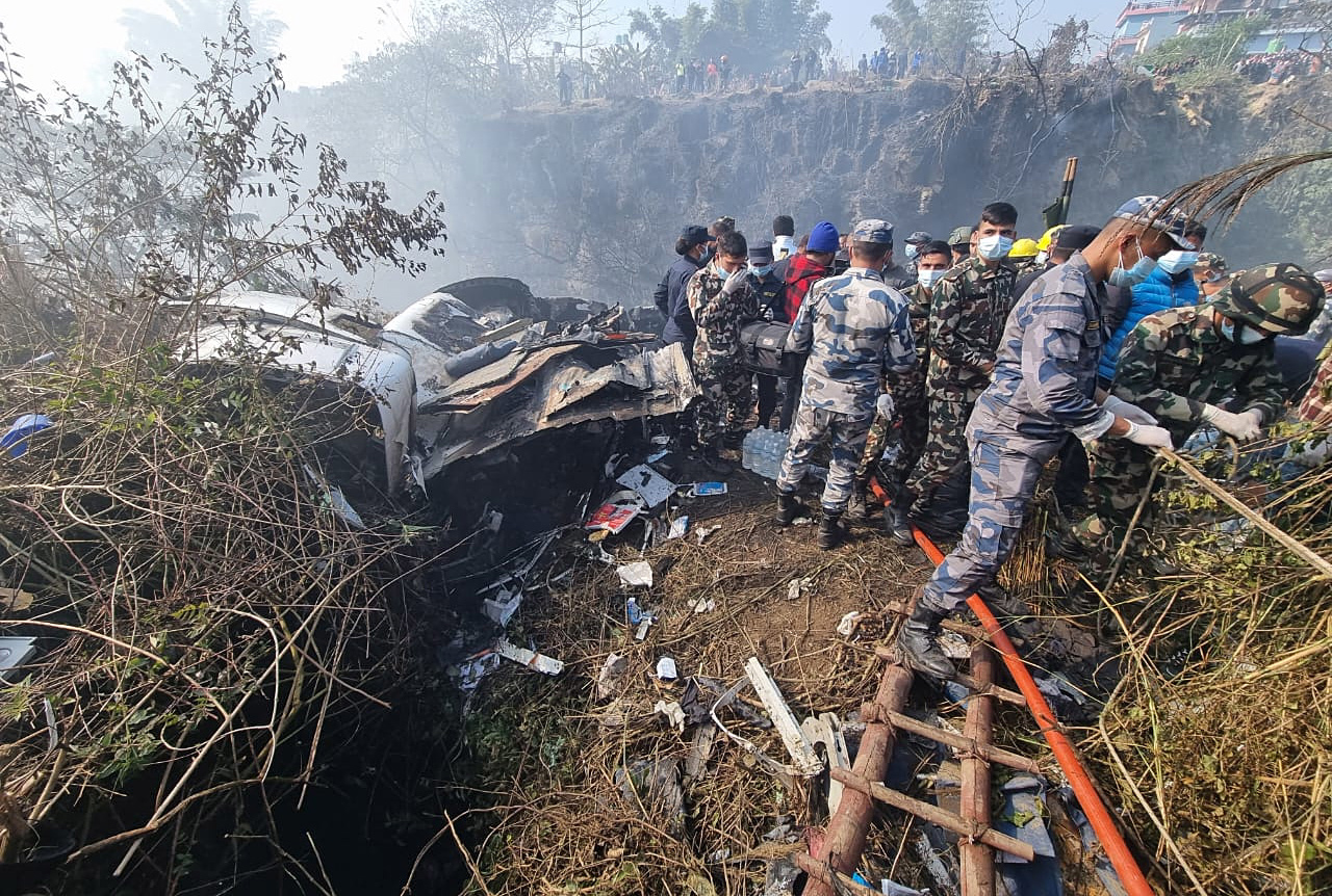 Al menos 68 cadáveres son hallados tras un accidente aéreo en Nepal