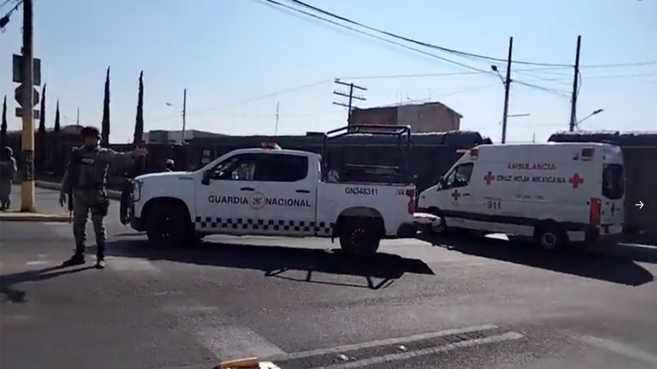 Patrulla de Guardia Nacional choca con un tren en Celaya, Guanajuato