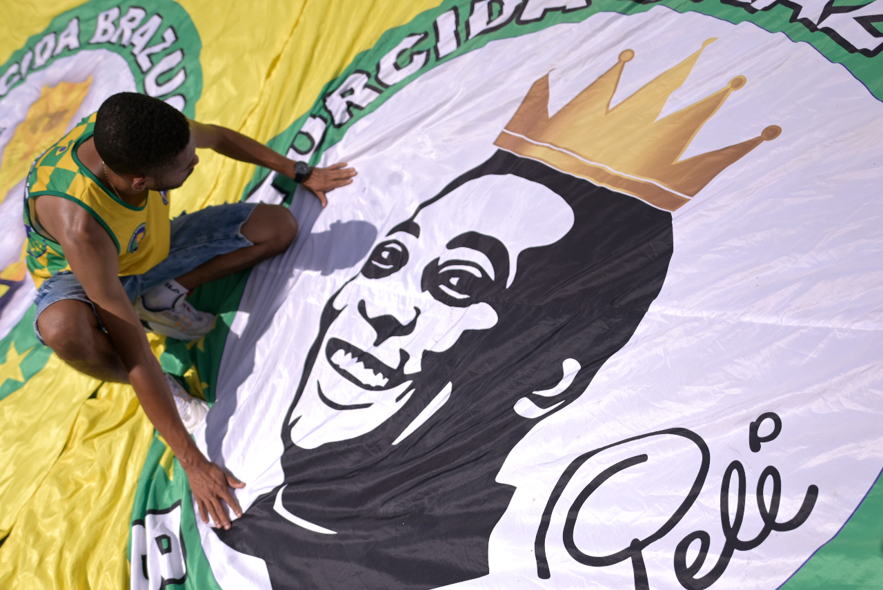Brasileños y diversas personalidades dan el último adiós de Pele