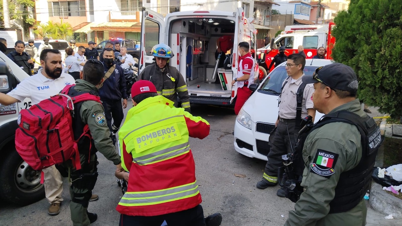 Explosión deja cuatro policías heridos en Guadalajara, Jalisco