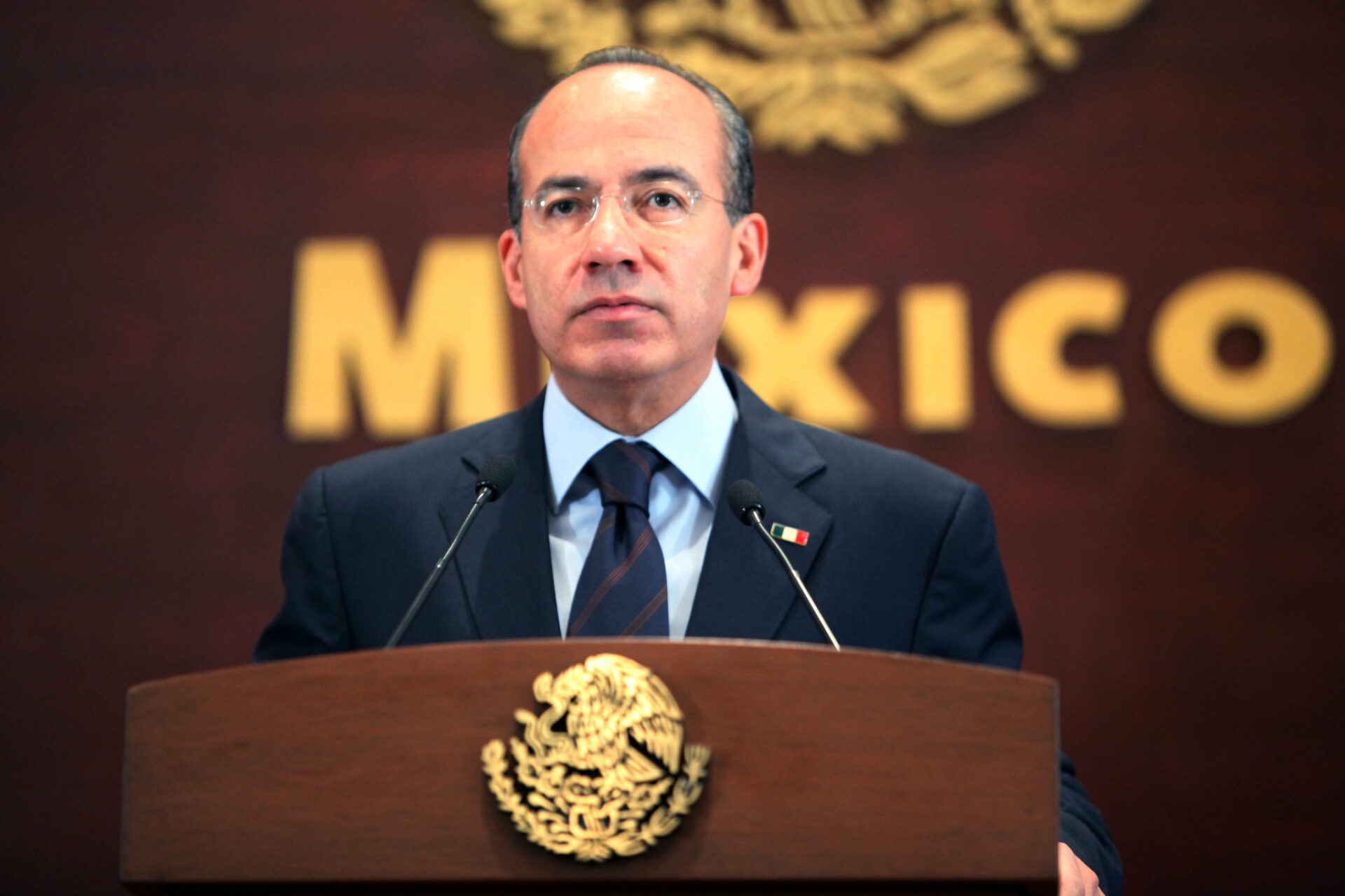 Mayoría opina que expresidente Calderón también debería ser investigado