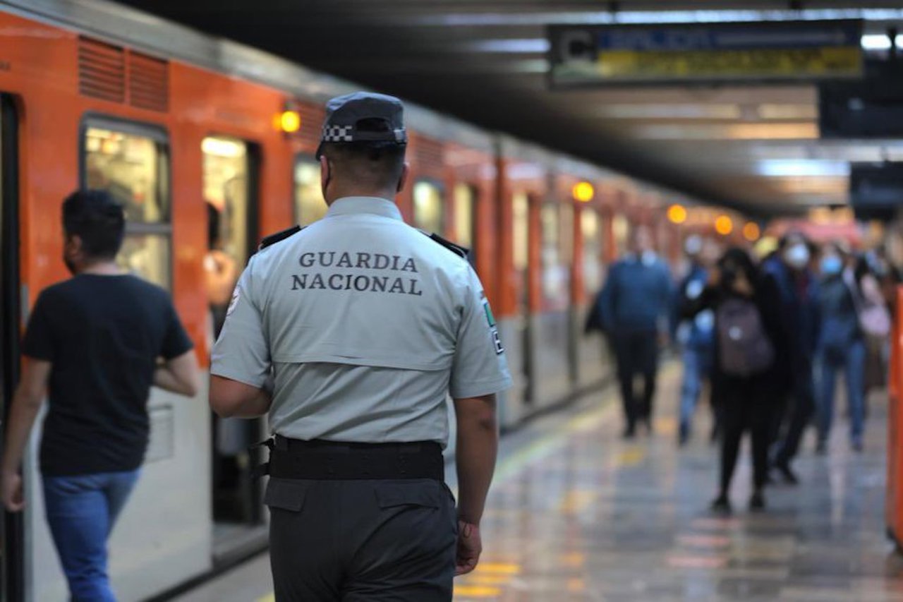 Elementos de la Guardia Nacional serán retirados del Metro ‘poco a poco’, anuncia Sheinbaum