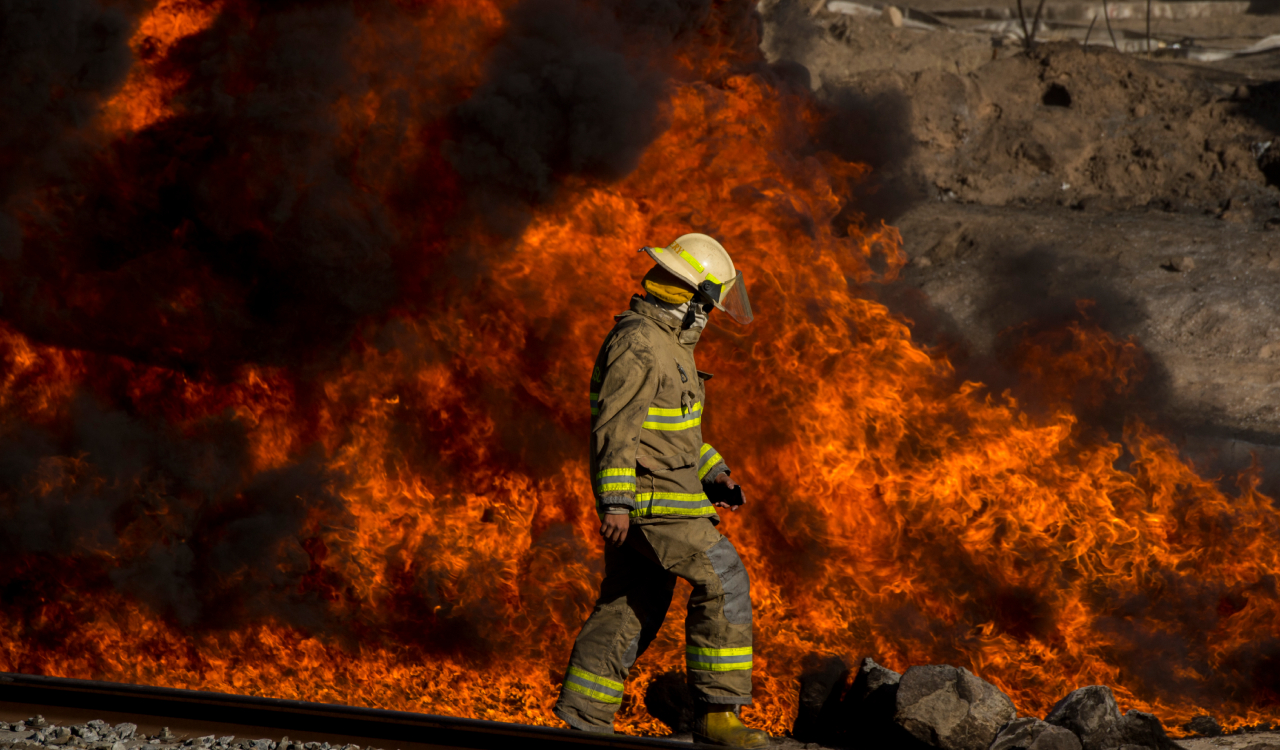 Incendio moviliza a los servicios de emergencia en Zapopan, Jalisco