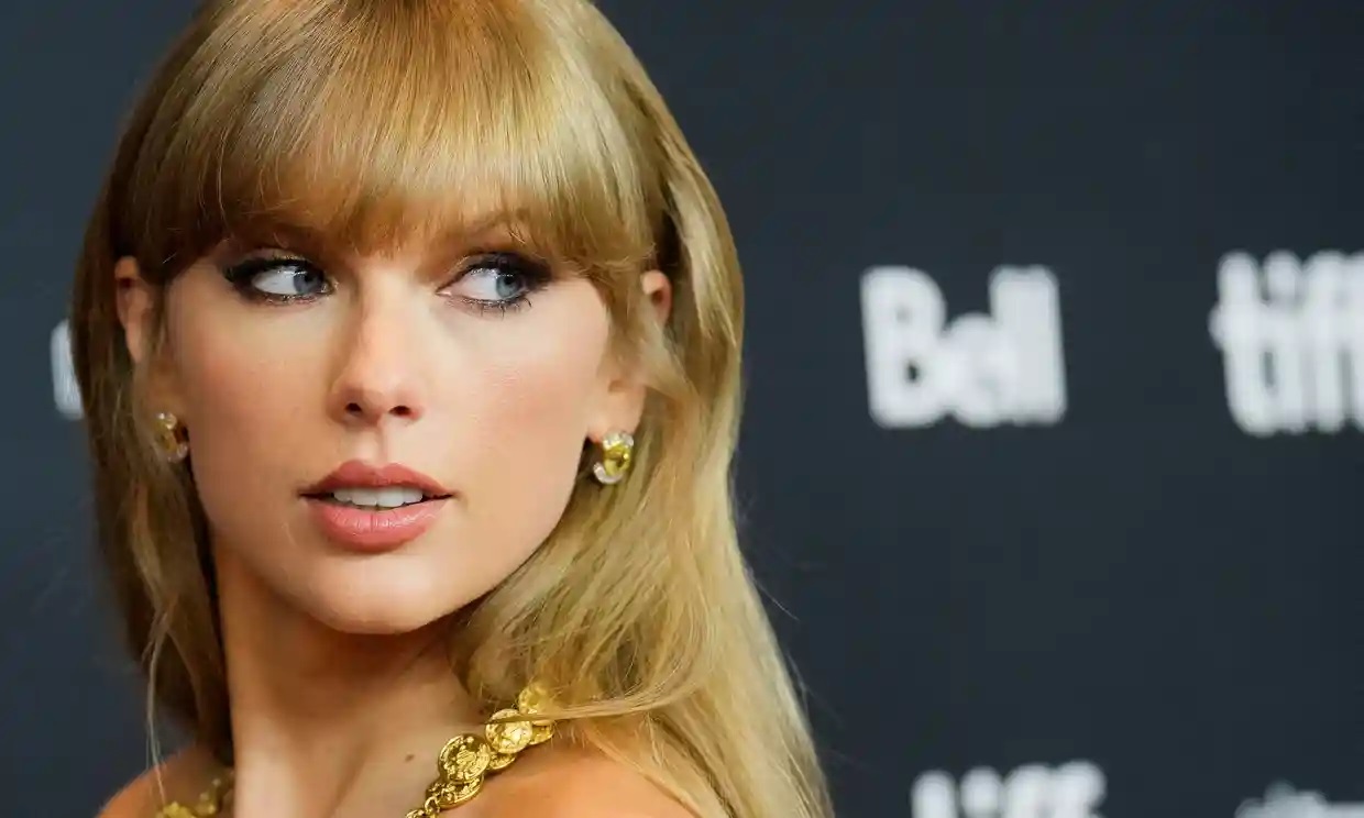 Midnights de Taylor Swift, genera 230 millones de dólares en ventas para Universal