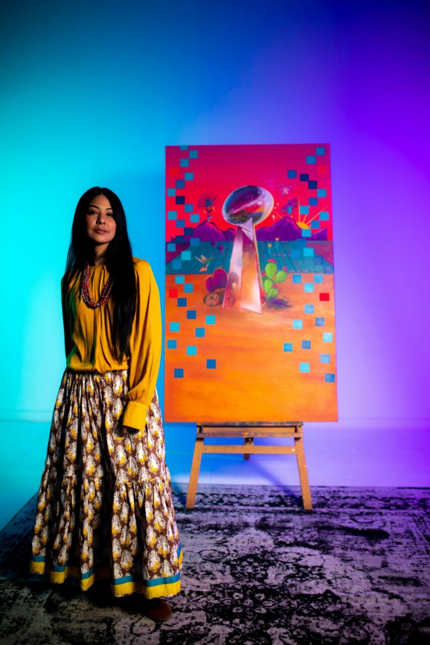 La artista chicana que trabajó con la NFL para crear el arte del Super Bowl LVII