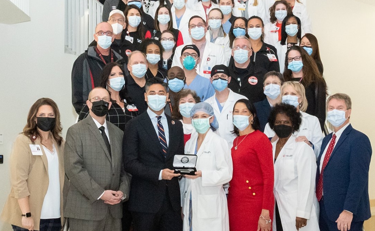 Médicos de Damar Hamlin reciben llaves de la ciudad de Cincinnati