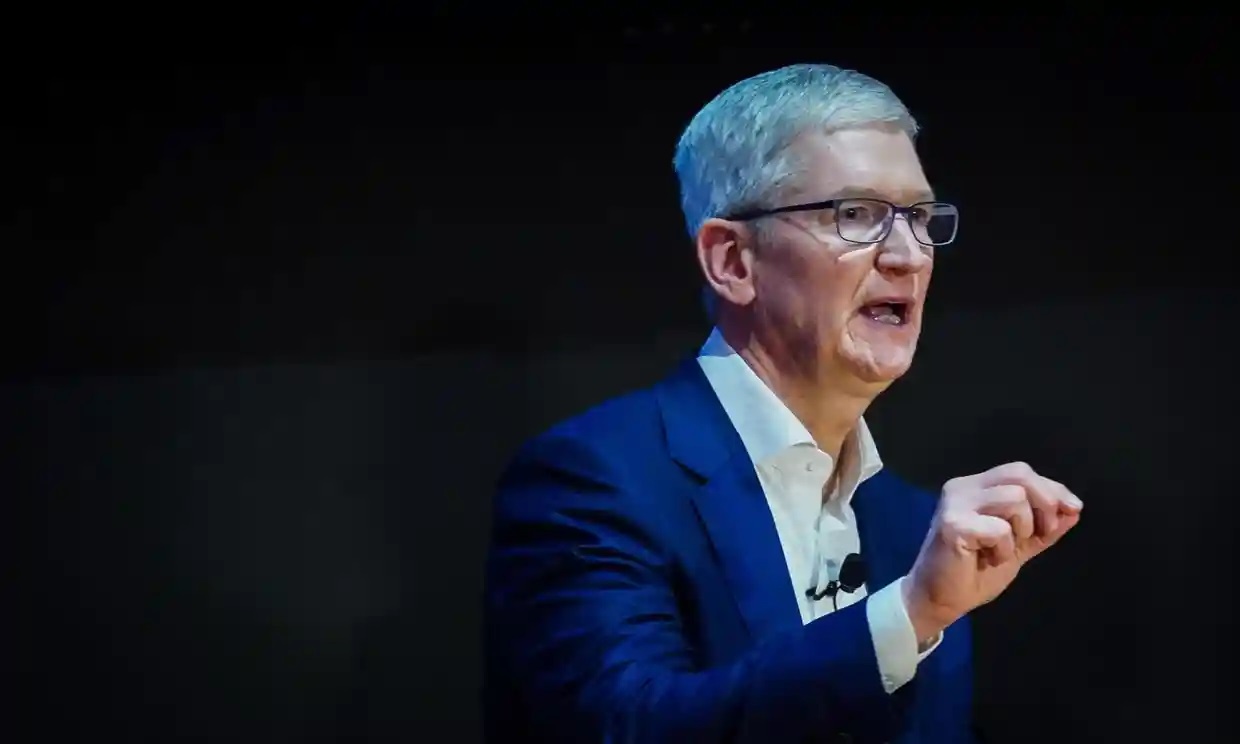 Tim Cook, director ejecutivo de Apple, aceptará una reducción salarial del 50% tras los comentarios de los accionistas
