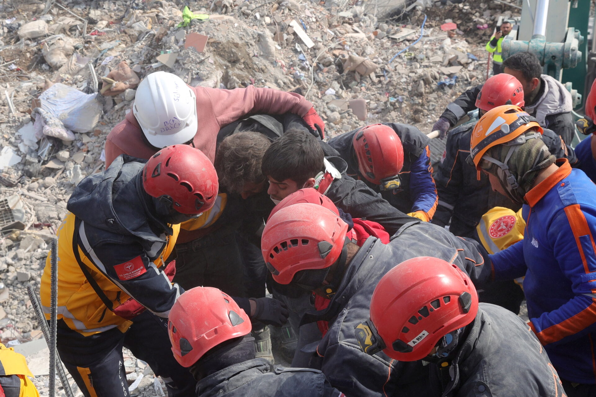 Cuatro personas son rescatadas a más de 100 horas del terremoto en Turquía