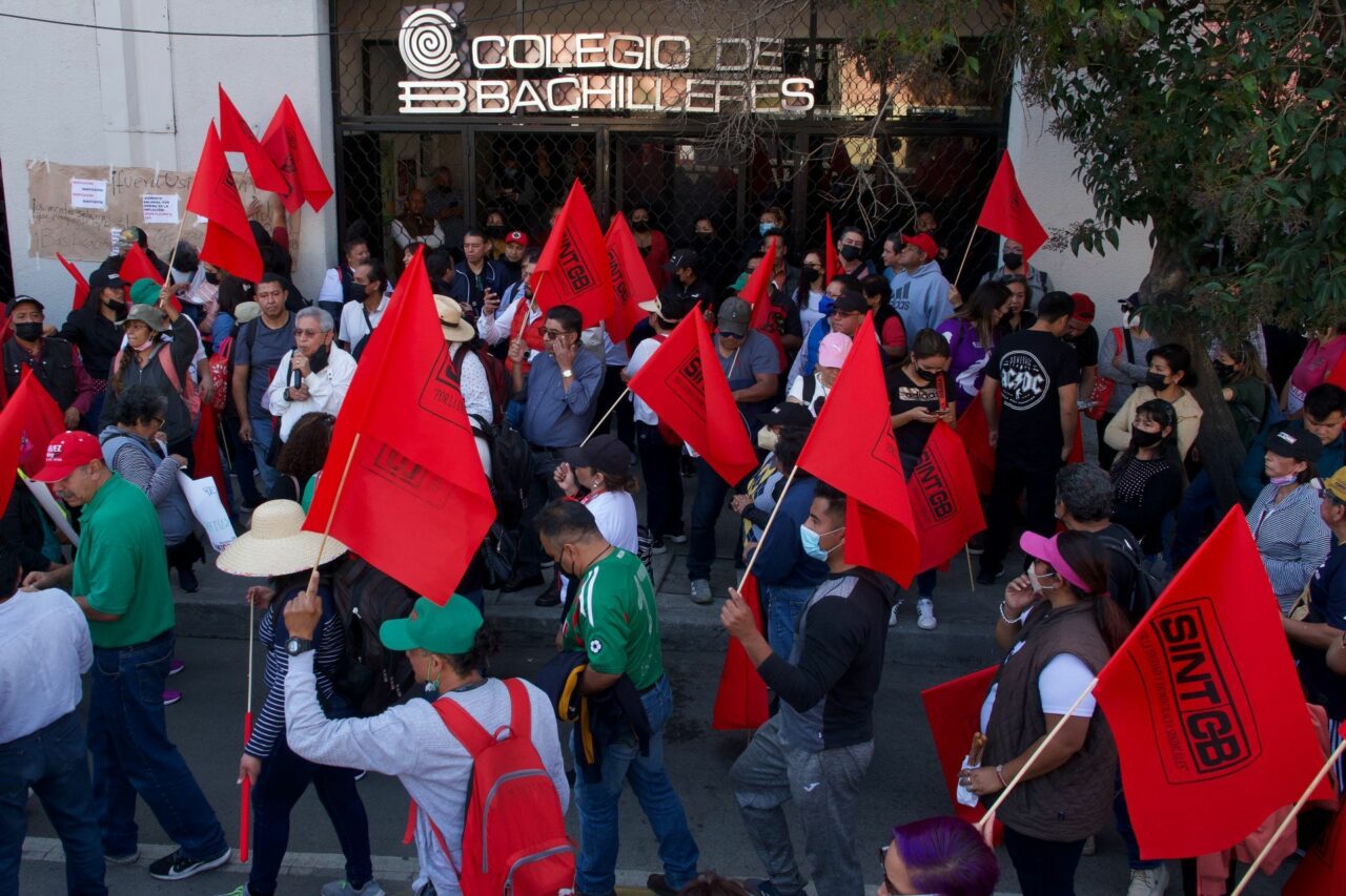 Colegio de Bachilleres en CDMX entra en huelga; exigen mejores condiciones laborales