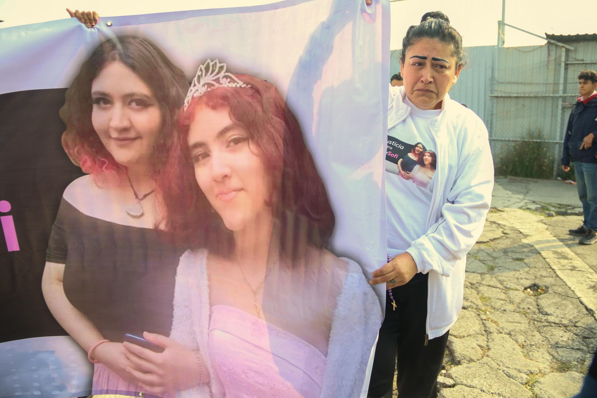 Madre de hermanas que murieron al caer a una coladera en Iztacalco rechaza acuerdo