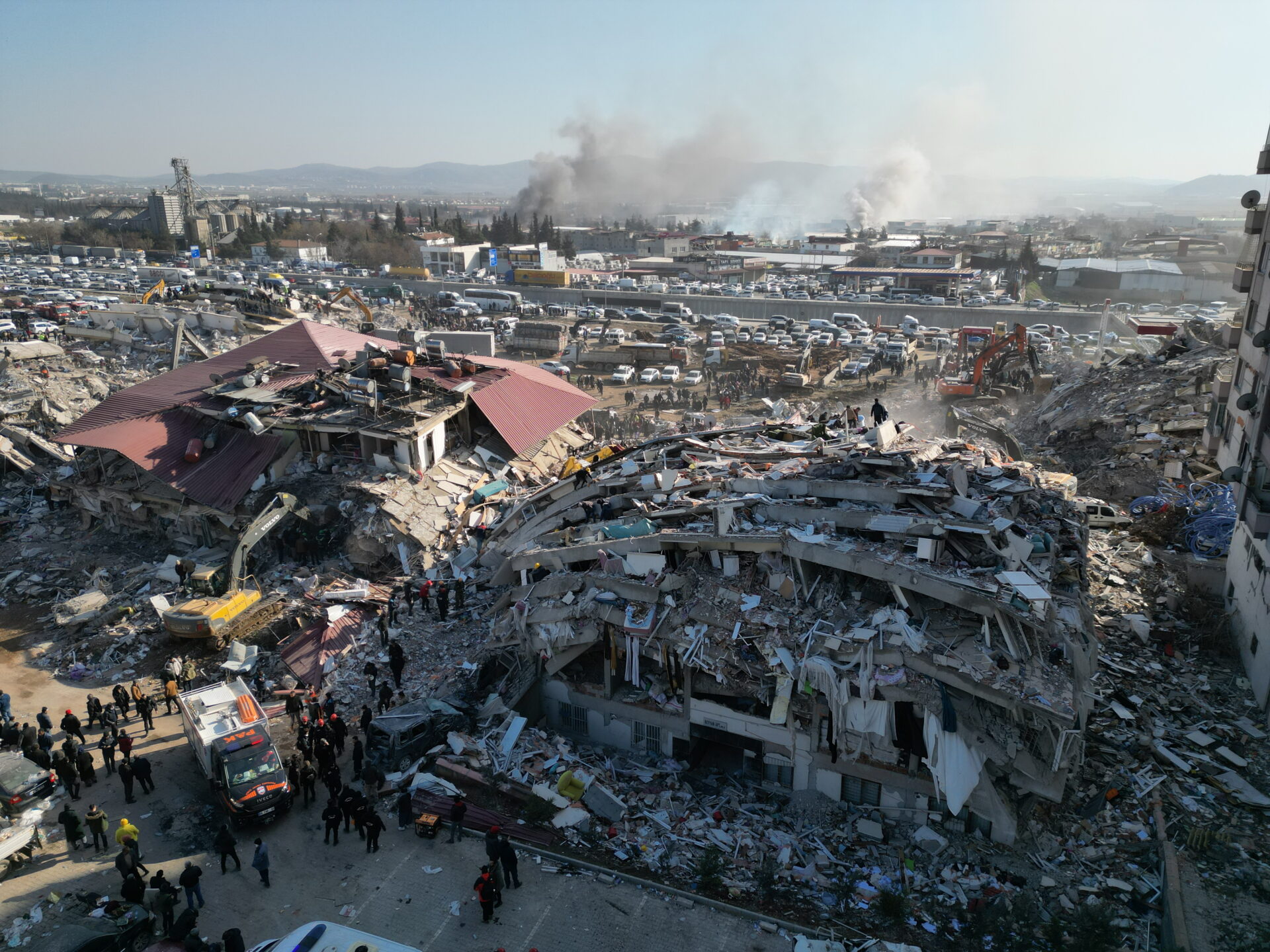 Más de 20,000 muertos en Turquía y Siria; se reducen esperanzas de hallar supervivientes