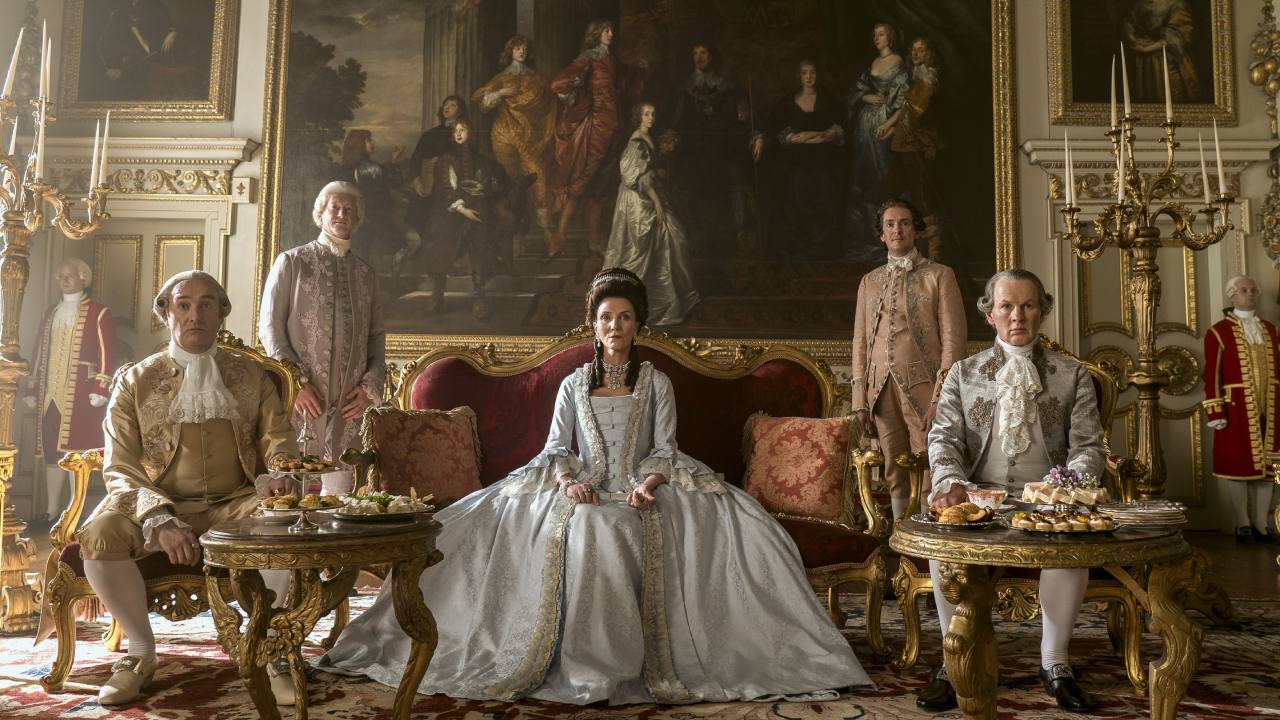 <em>La reina Charlotte: Una historia de Bridgerton</em> lanza su primer tráiler